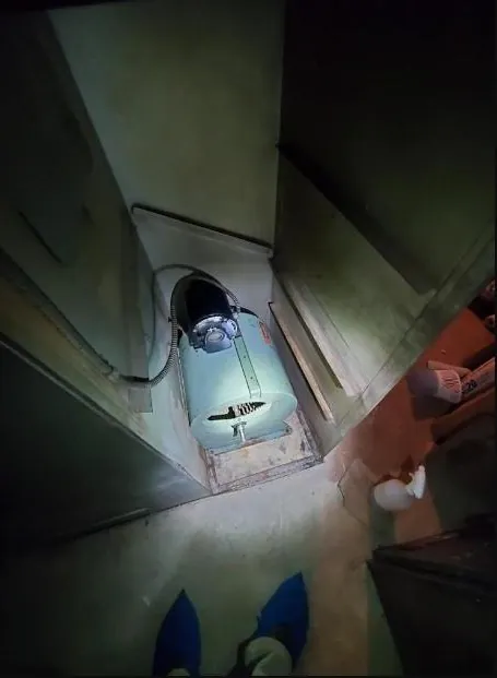 Blower unit in a tight utility space